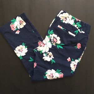 VanHeusen Floral Capri Pants